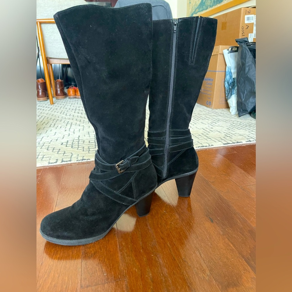 La CANADIENNE Tall Black Suede Boots